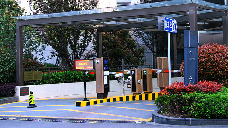 不要成为“泡水车”,这样停放更安心